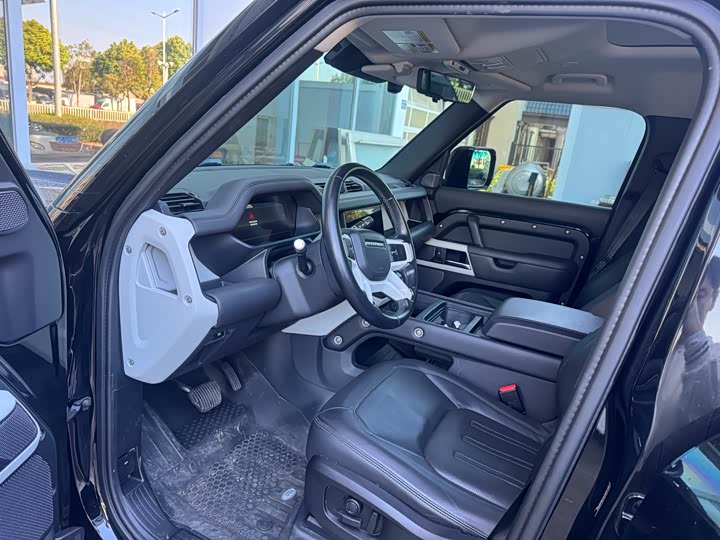 Photo 7 - Land Rover Defender