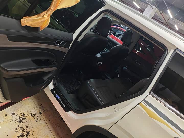 Фото 7 - Ford Equator