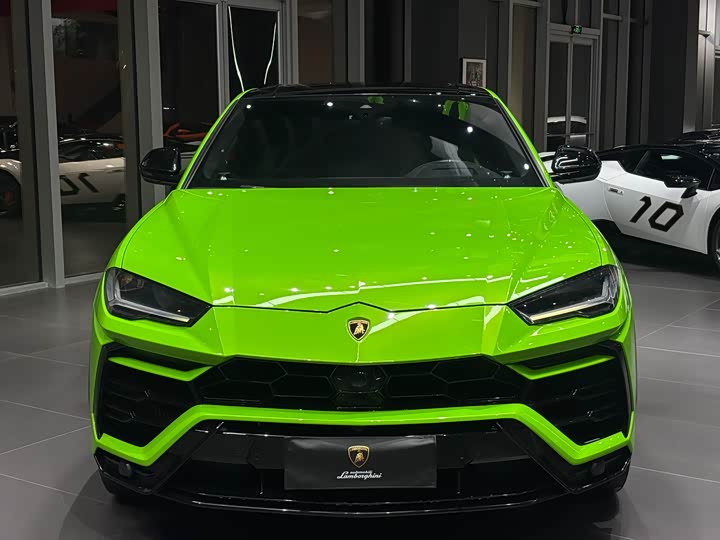 Фото 2 - Lamborghini Urus