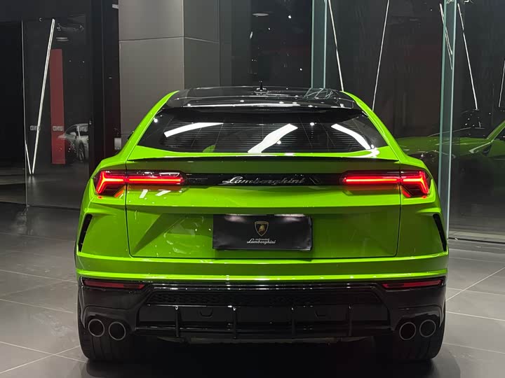 Фото 3 - Lamborghini Urus