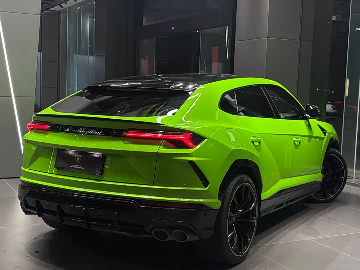 Фото 4 - Lamborghini Urus
