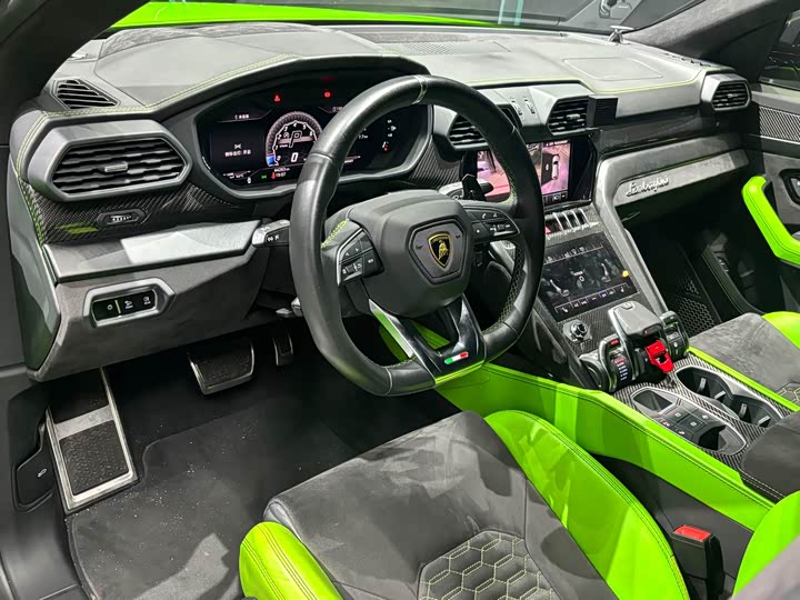 Фото 5 - Lamborghini Urus