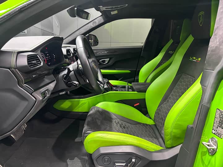 Фото 8 - Lamborghini Urus