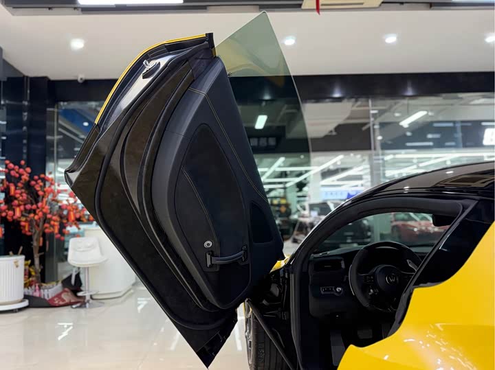 Фото 8 - Maserati MC20