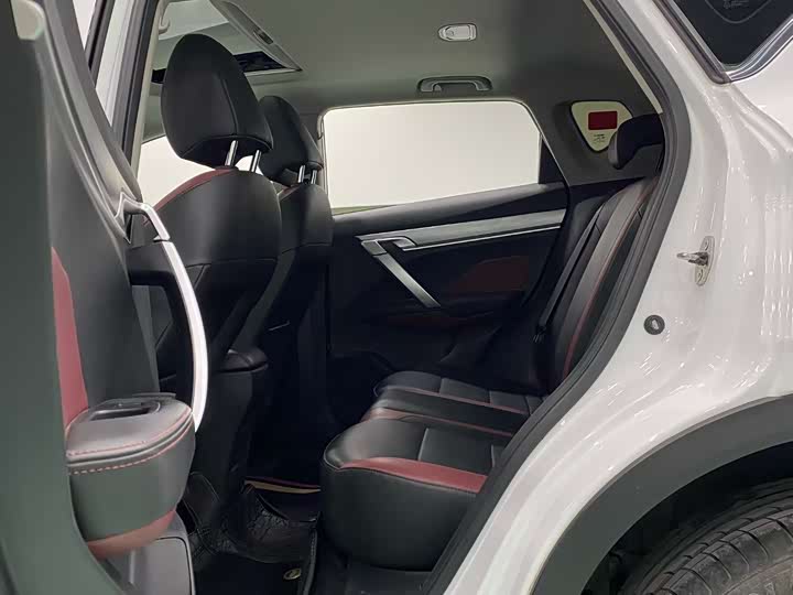 Фото 5 - Geely Coolray