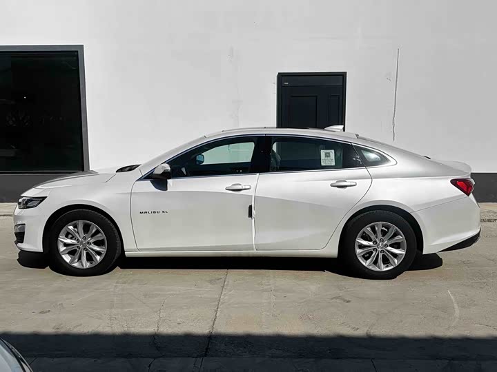 Фото 4 - Chevrolet Malibu XL