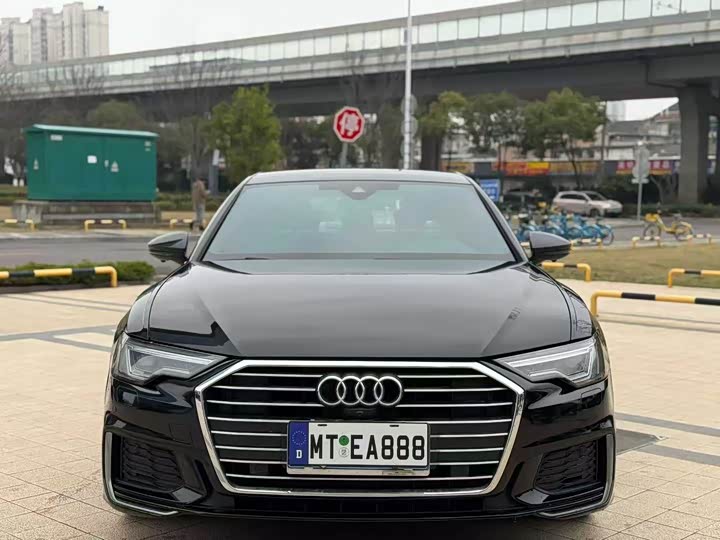 Фото 2 - Audi A6L
