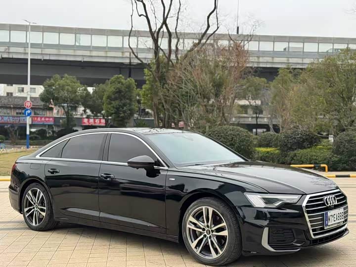 Фото 3 - Audi A6L