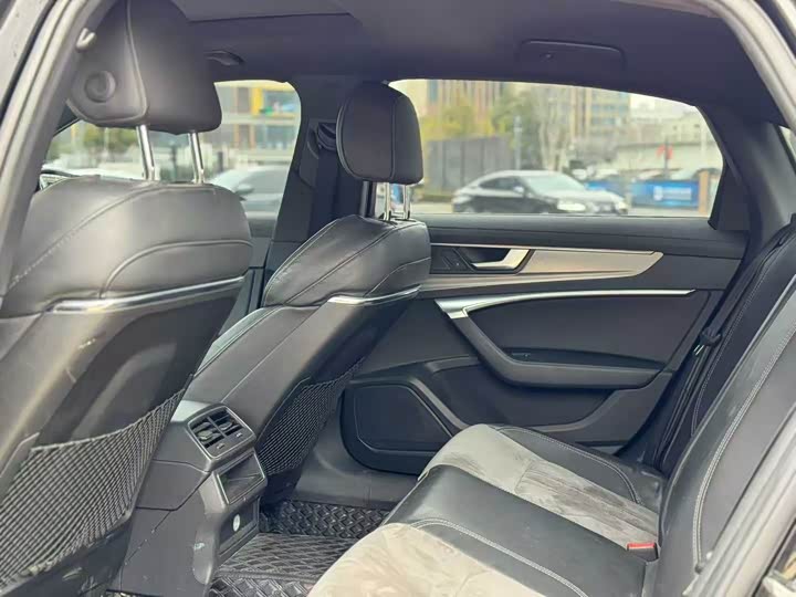 Фото 5 - Audi A6L