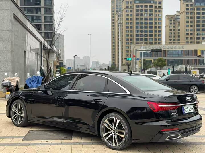 Фото 7 - Audi A6L