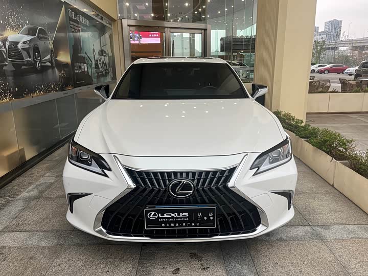 Фото 2 - Lexus ES