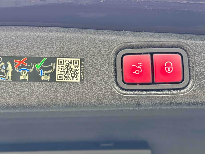 Photo 8 - Mercedes-Benz E-Class