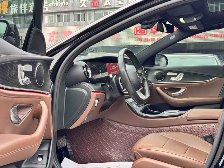 Photo 9 - Mercedes-Benz E-Class