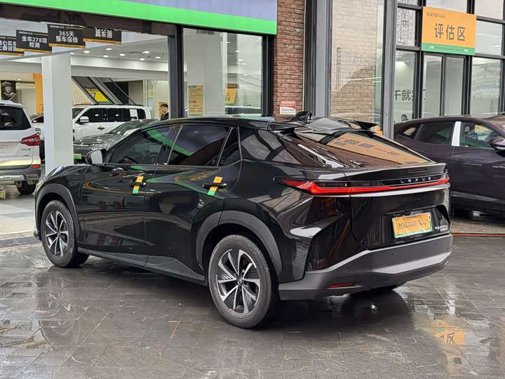 Фото 7 - Lexus RZ