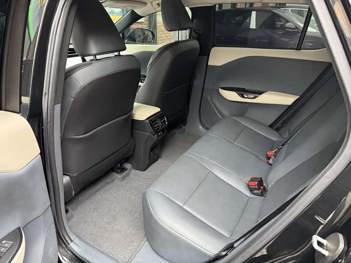 Фото 9 - Lexus RZ