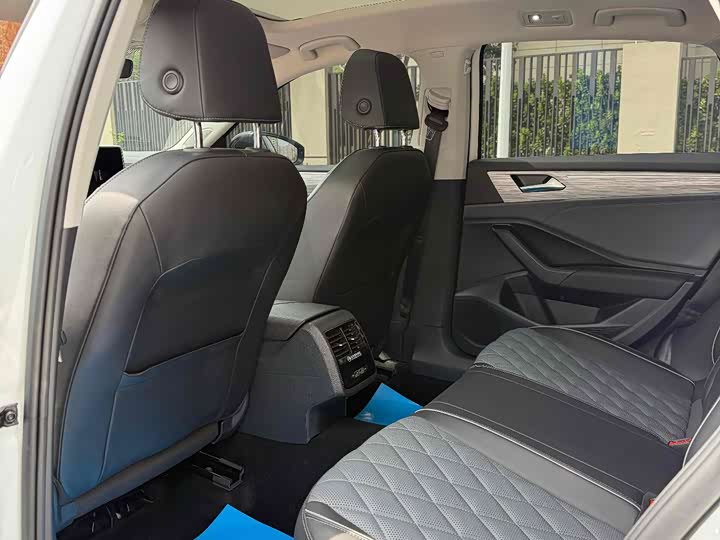 Фото 5 - Volkswagen Sagitar L