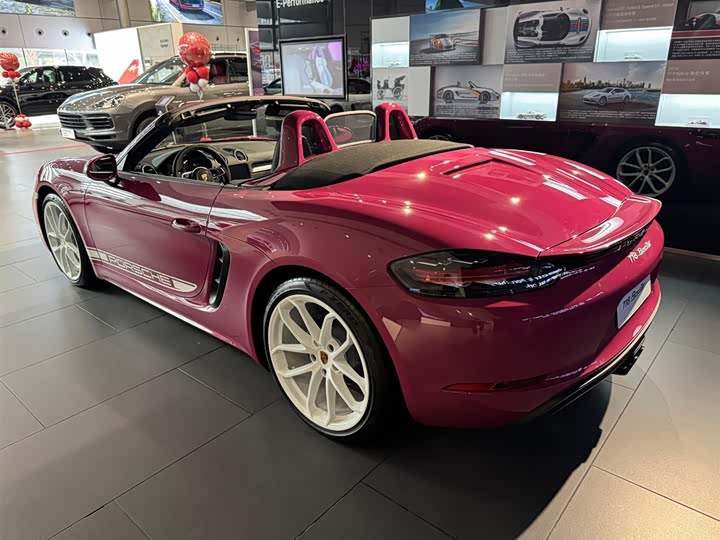 Photo 5 - Porsche 718