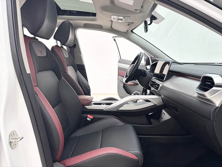 Фото 8 - Geely Coolray