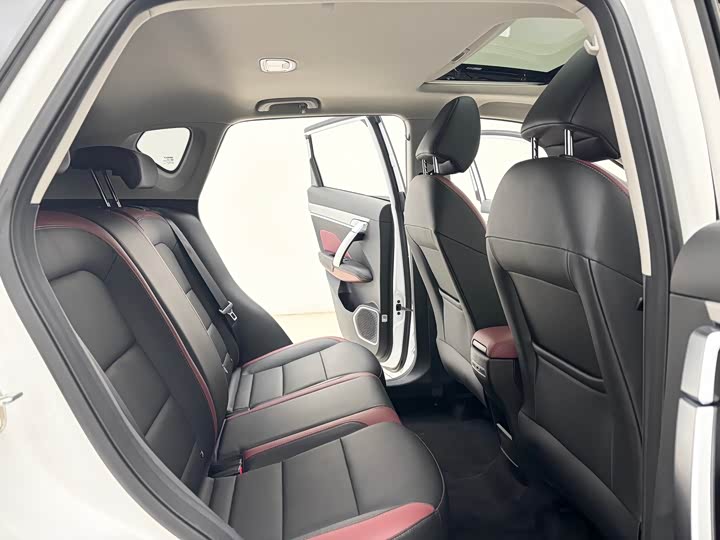 Фото 9 - Geely Coolray