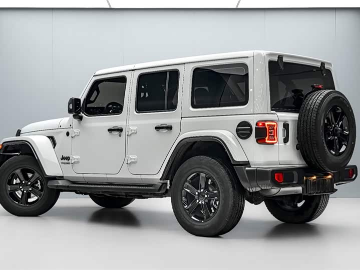 Photo 7 - Jeep Wrangler