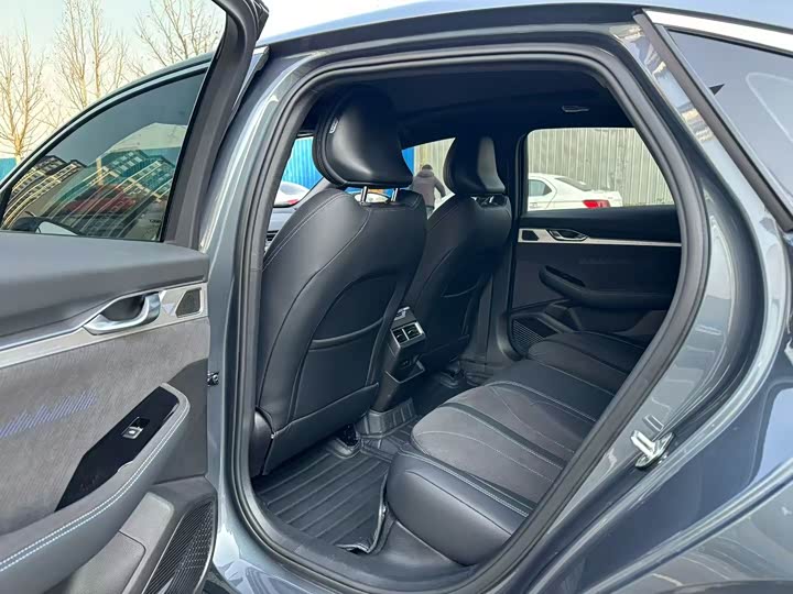 Фото 6 - Geely Preface