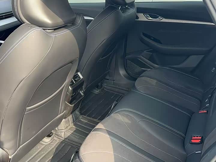 Фото 7 - Geely Preface