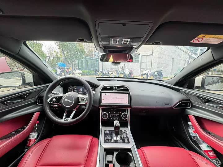 Фото 6 - Jaguar XE L