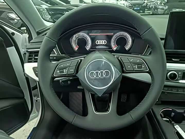 Фото 7 - Audi A4L
