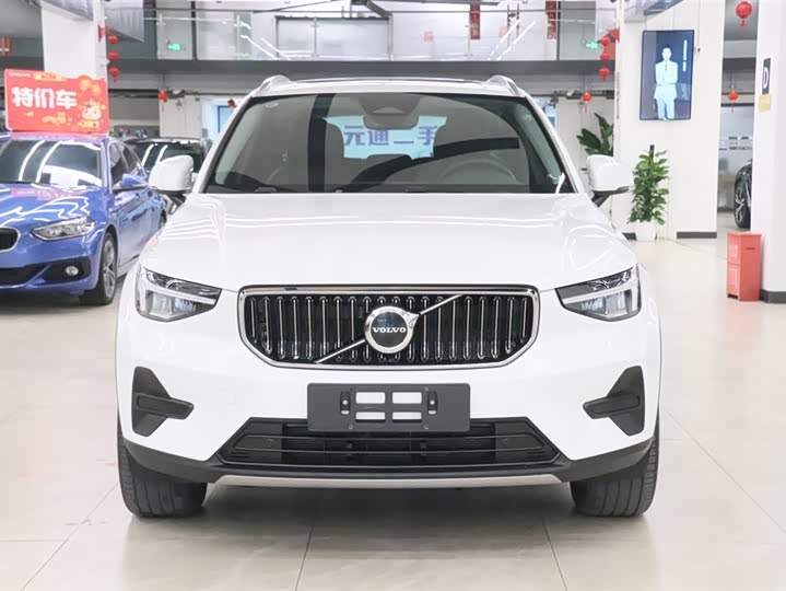 Фото 2 - Volvo XC40