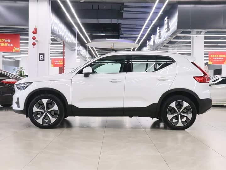 Фото 3 - Volvo XC40