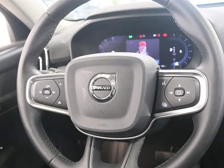 Фото 6 - Volvo XC40