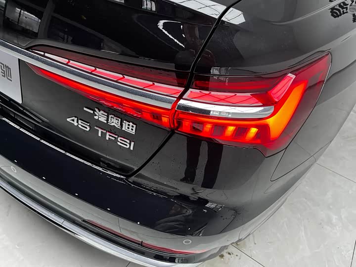 Фото 5 - Audi A6L