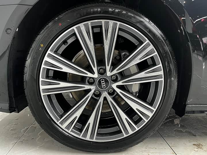 Фото 7 - Audi A6L