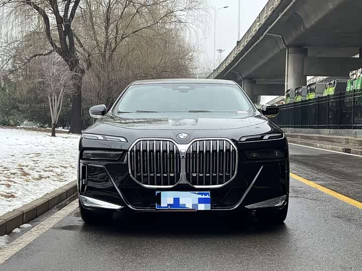 Фото 2 - BMW 7 Series