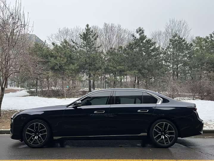 Фото 3 - BMW 7 Series