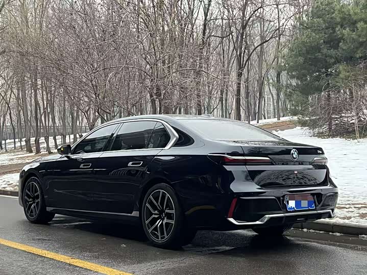 Фото 4 - BMW 7 Series