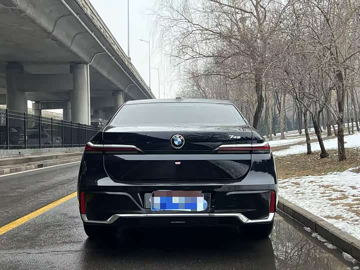 Фото 5 - BMW 7 Series