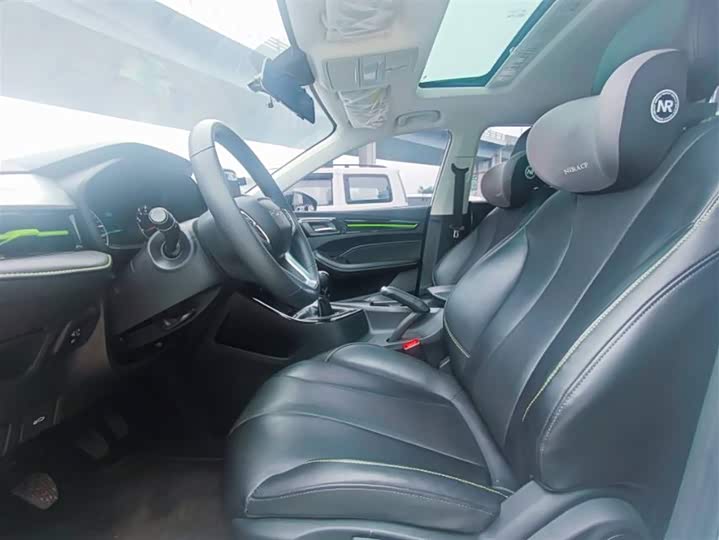 Фото 5 - Roewe i5