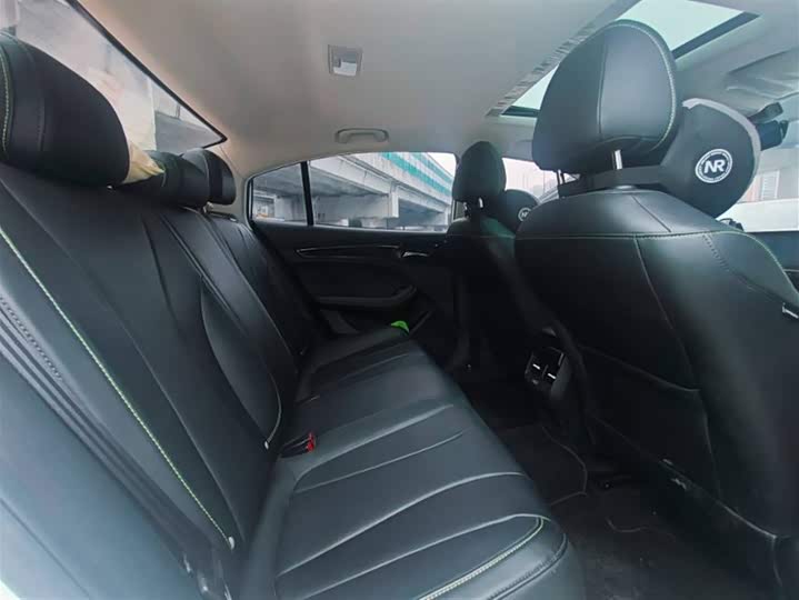 Фото 6 - Roewe i5