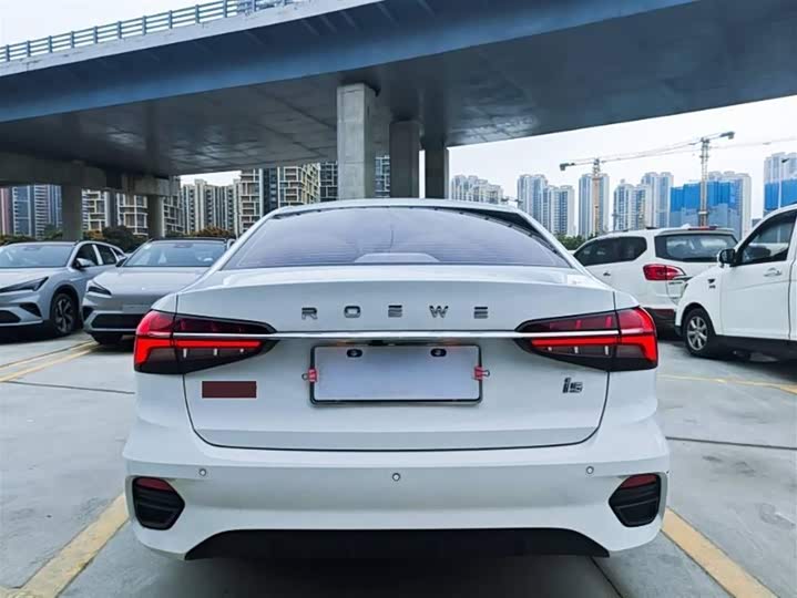 Фото 8 - Roewe i5