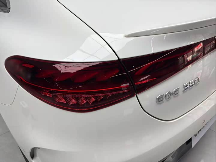 Фото 6 - Mercedes-Benz EQE