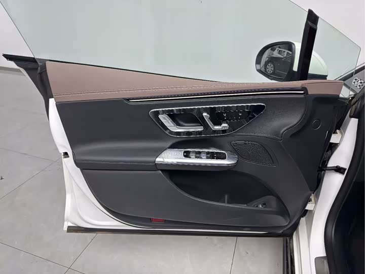 Фото 9 - Mercedes-Benz EQE