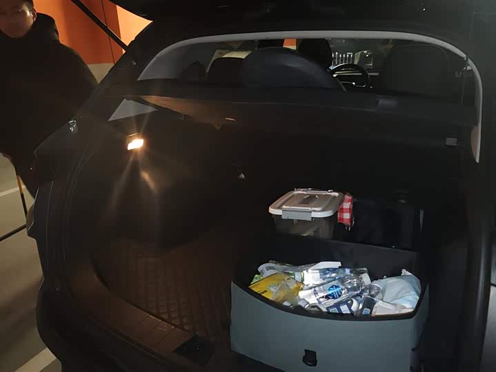 Фото 4 - Geely Coolray