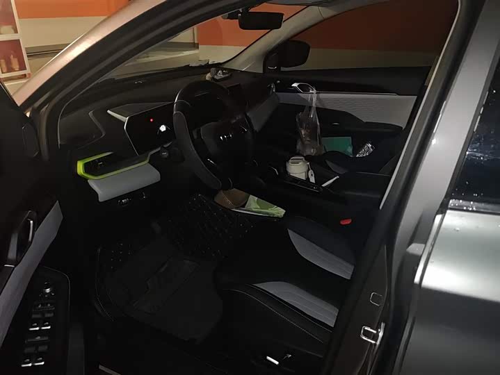 Фото 9 - Geely Coolray