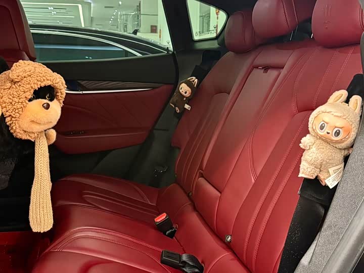 Фото 8 - Maserati Levante