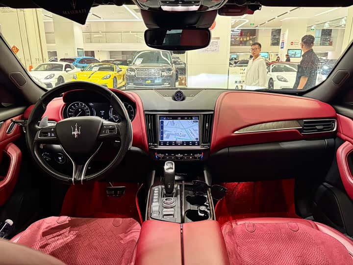 Фото 9 - Maserati Levante