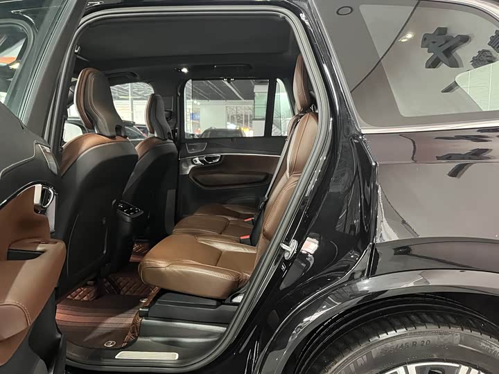 Фото 7 - Volvo XC90