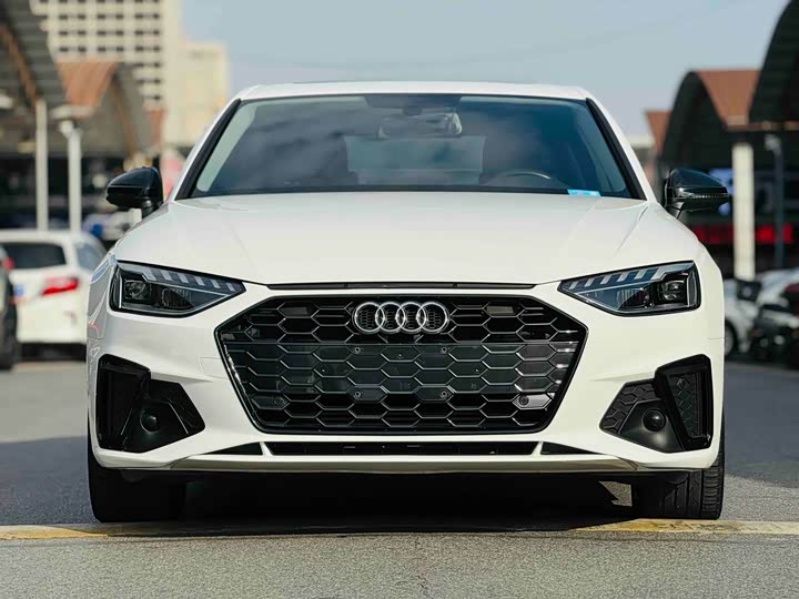 Фото 2 - Audi A4L