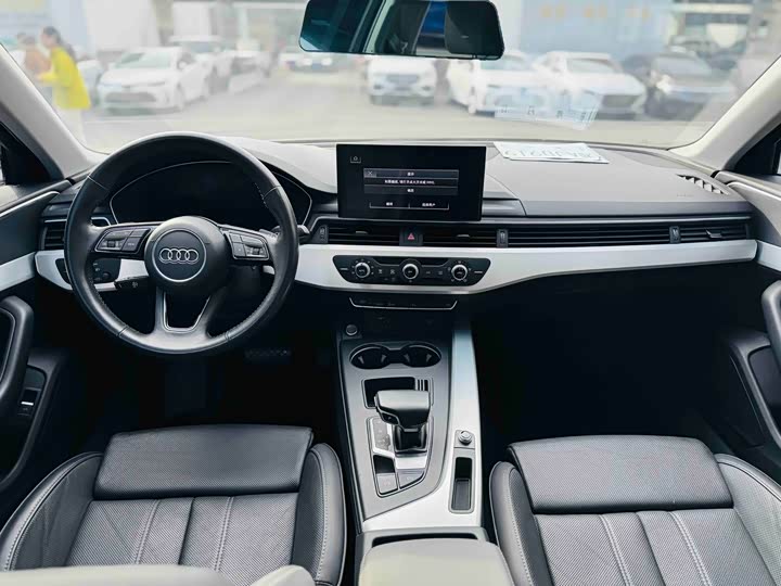 Фото 6 - Audi A4L