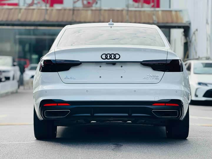 Фото 8 - Audi A4L